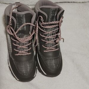 Cougar Michelin, size 9, color ultra charcoal